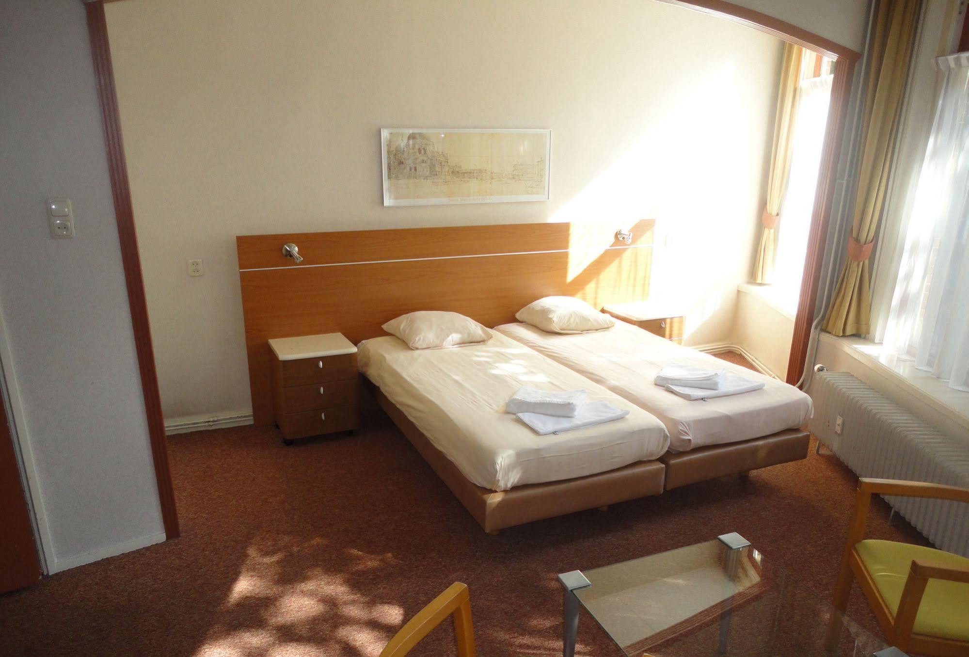Hotel 'T Anker Леуварден Екстериор снимка
